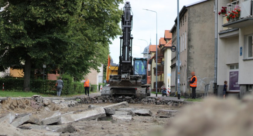 Zdjęcie: Na ul. Koszalińskiej rozpoczęły się we wtorek prace budowlane
