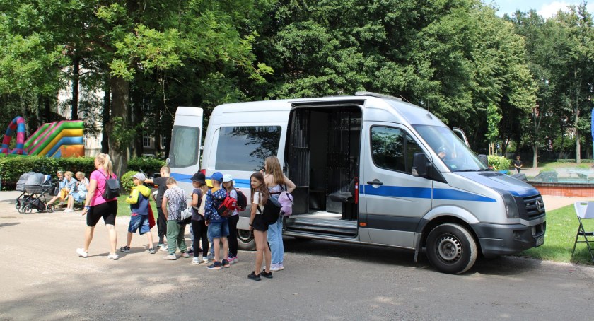 Zdjęcie: Promocja SW w parku miejskim w Szczecinku / fot. ZK Czarne