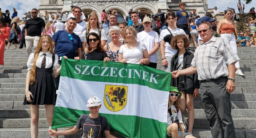 Dziesięcioosobowa grupa młodzieży ze Szczecinka odwiedziła Noyelles-sous-Lens