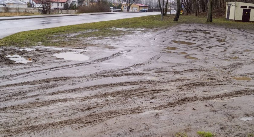 Miasto ogłosiło przetarg na rozbudowę parkingu przy cmentarzu