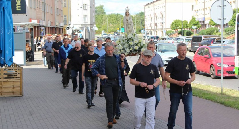 Zdjęcia: Bronią rodzin i świętości. W sobotę mężczyźni wyjdą na ulice, by odmówić różaniec