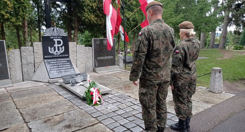 Zdjęcie: Żołnierze WOT oddali hołd obrońcom Ojczyzny