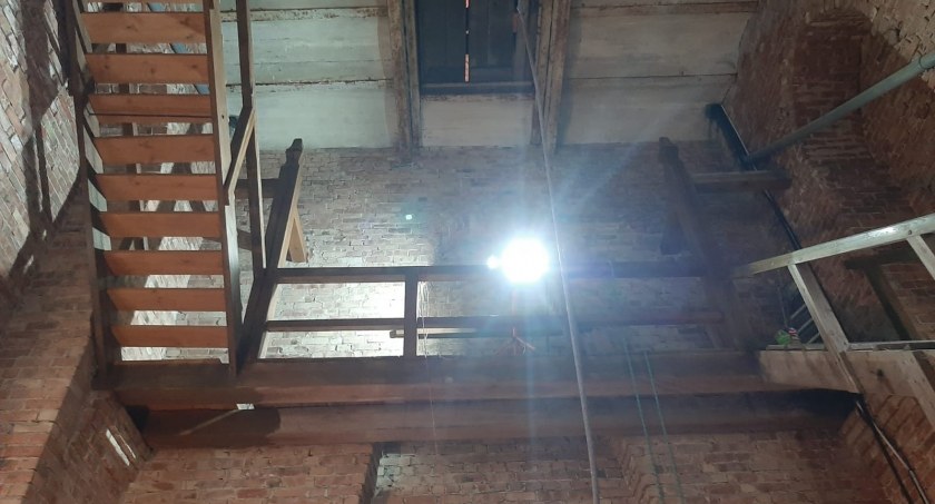 Zdjęcie: Wkrótce rozpocznie się remont drewnianych schodów, znajdujących się wewnątrz świątyni