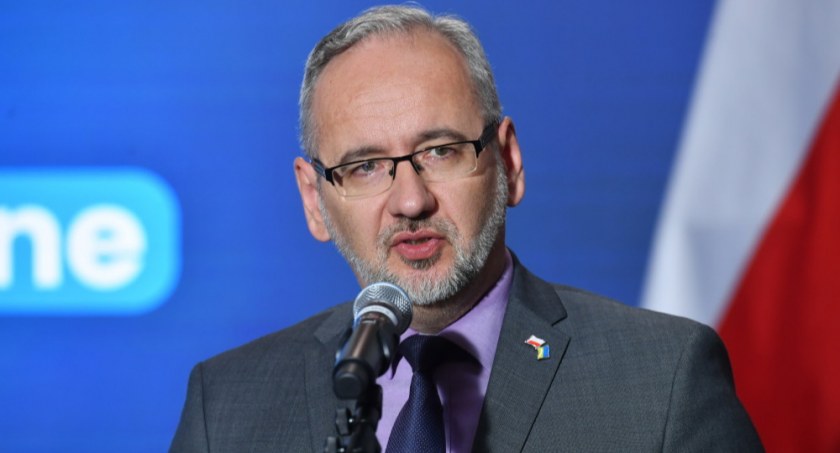 Zdjęcie: Najbardziej prawdopodobny scenariusz jest taki, że co najmniej do listopada nie będzie eskalacji zakażeń koronawirusem – powiedział w poniedziałek minister zdrowia Adam Niedzielski
