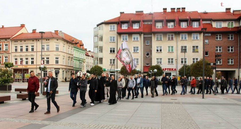 Zdjęcie: Męski różaniec wyrusza jak co miesiąc. Także w listopadzie