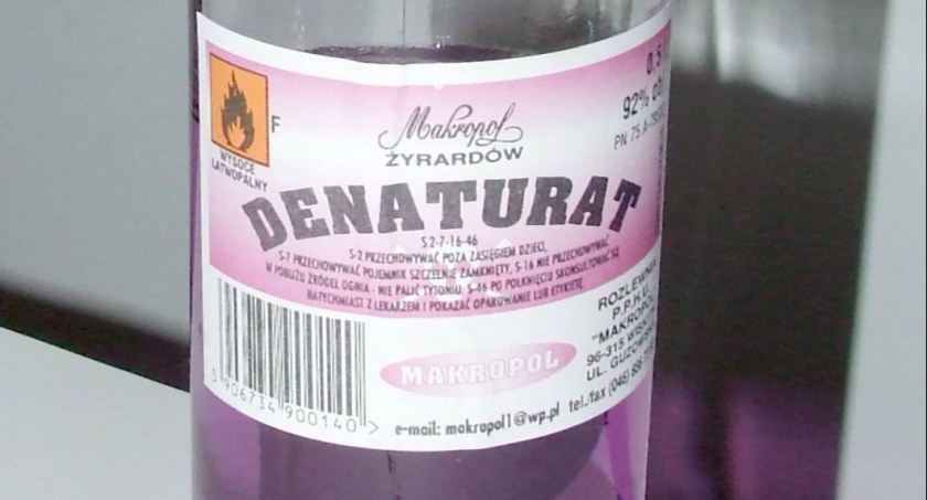 zdjęcie: butelka z denaturatem / Hiuppo (Wiki)