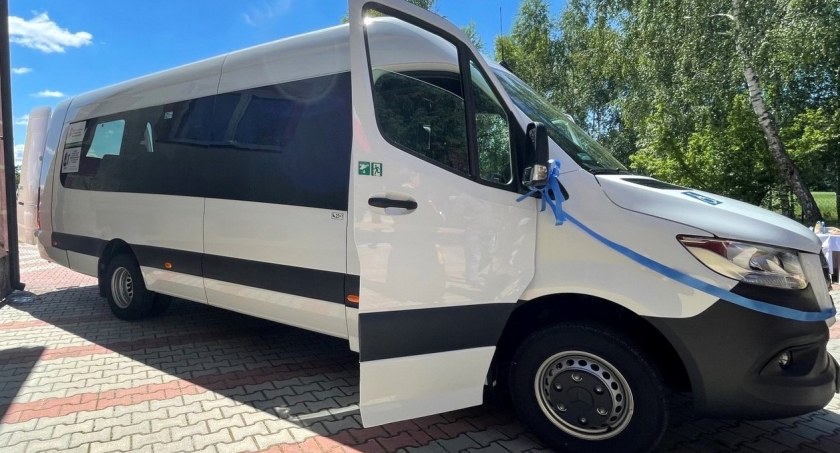 Zdjęcie: Miasto kupi autobus specjalnie przystosowany do przewozu osób niepełnosprawnych / fot. PFRON