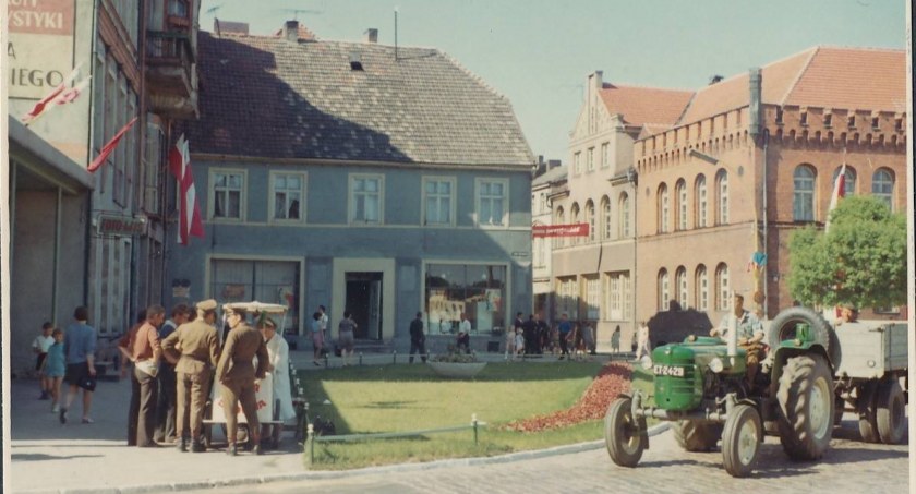 Zdjęcie: Kolejka do saturatora serwującego wodę sodową, rok 1969