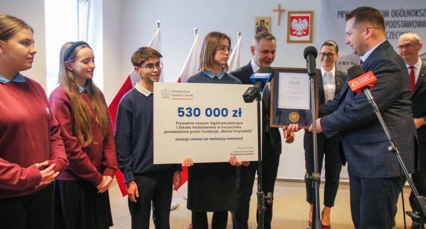 Zdjęcie: Przemysław Czarnek z wizytą w Szczecinku, o której wiedziało niewielu / fot. MEN