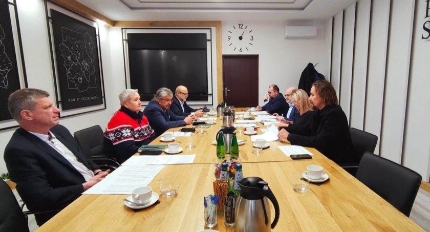 Zdjęcie: Miliony na bezrobotnych. Obradowała Powiatowa Rada Rynku Pracy