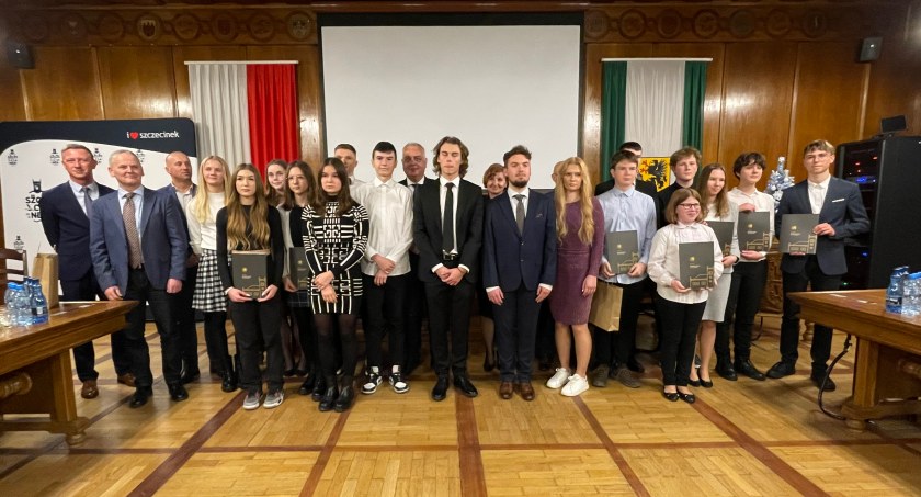 Zdjęcie: Oto stypendyści burmistrza Szczecinka 2022