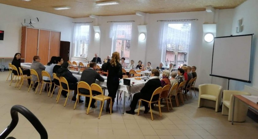Jeden z gminnych Klubów Seniora znajduje się m.in. w Gwdzie Wielkiej.
