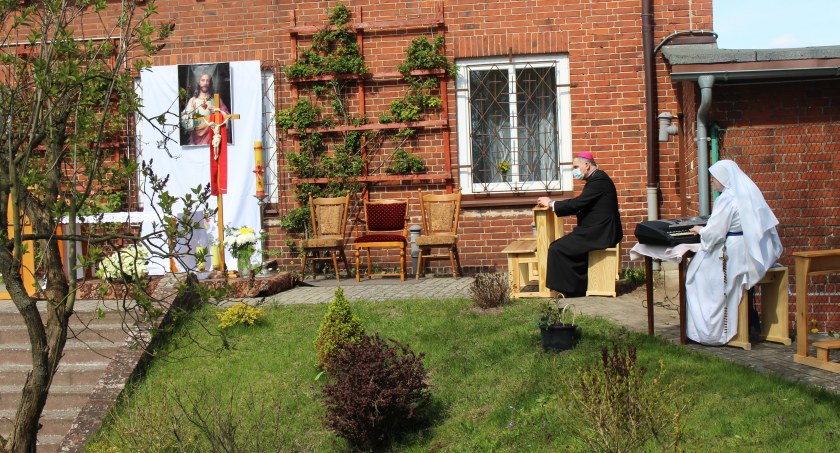 zdjęcie: modlitwa w klasztorze sióstr niepokalanek w Szczecinku