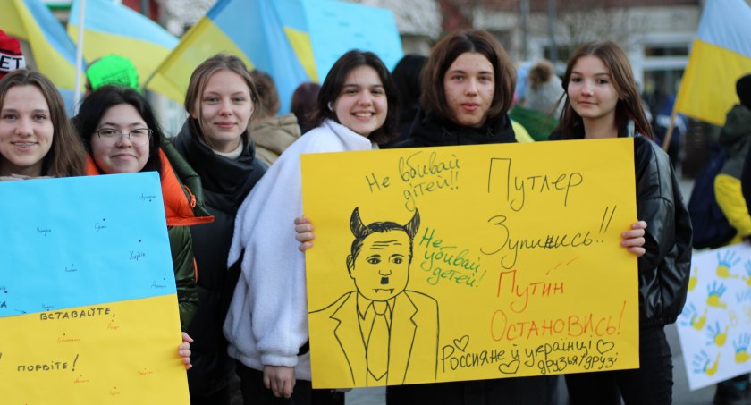 Zdjęcie: Ubiegłoroczna manifestacja solidarności z Ukrainą na placu Wolności / fot. P. Witczuk