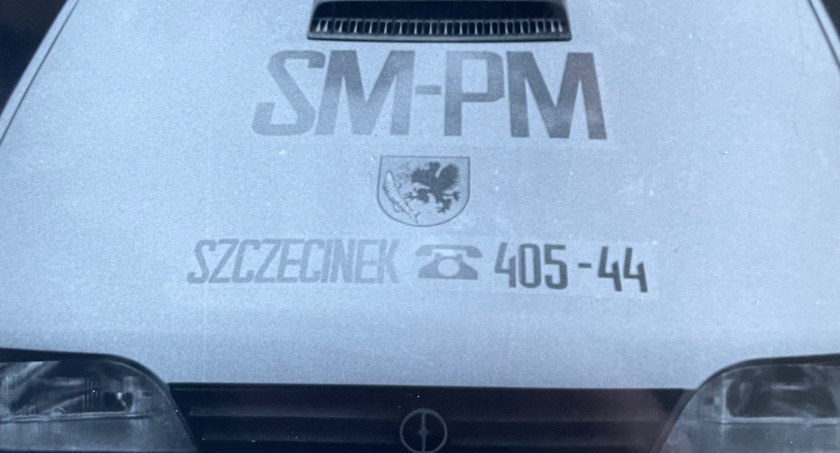 Zdjęcie: pierwszy samochód Straży Miejskiej w Szczecinku. Wtedy jeszcze nazywana była także strażą municypalną