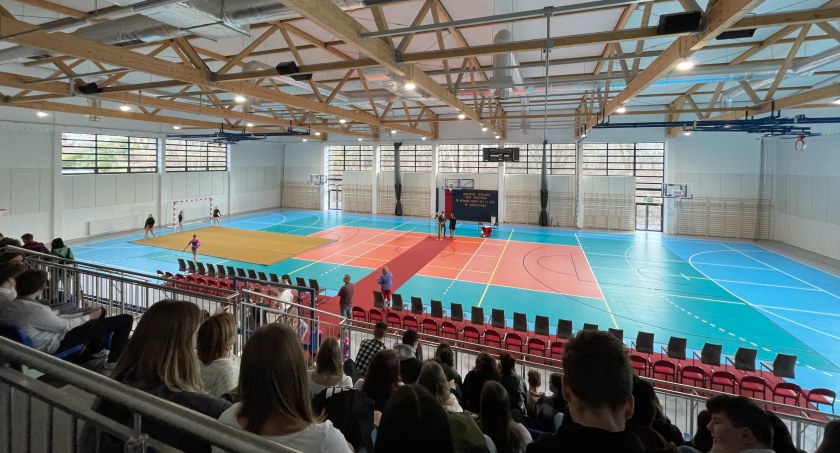Zdjęcie: Hala sportowa ZS nr 1 im. KEN podczas otwarcia / fot. P. Witczuk
