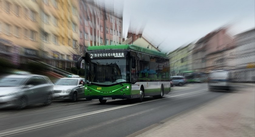 Zdjęcie: Mieszkańcy skarżą się na osoby bezdomne w autobusach