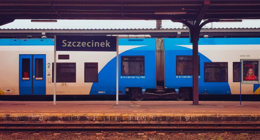Zdjęcie: Pociąg na dworcu kolejowym w Szczecinku