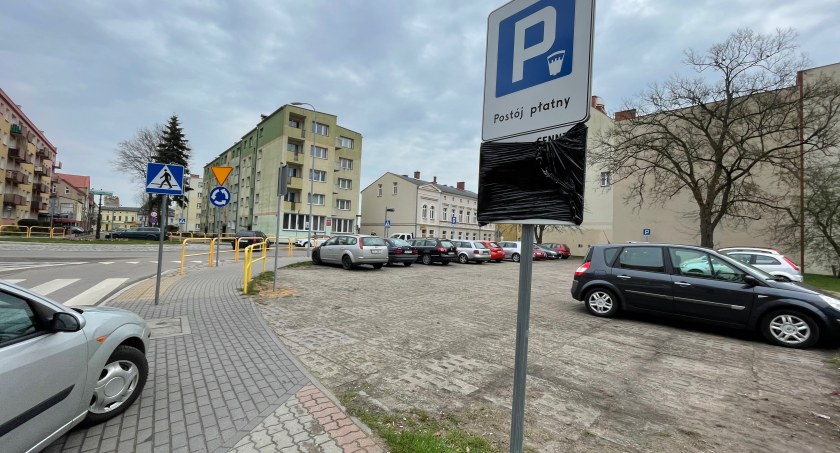 Zdjęcie: Płatny parking przy ul. Jeziornej staje się faktem