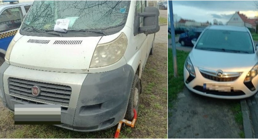 zdjęcie: samochody parkujące na trawniku / fot: Straż Miejska w Szczecinku / FB