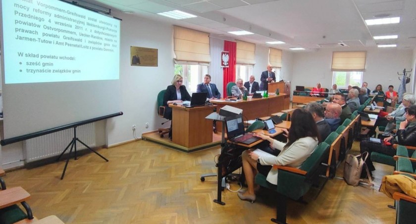zdjęcie: Sesja Rady Powiatu Szczecineckiego