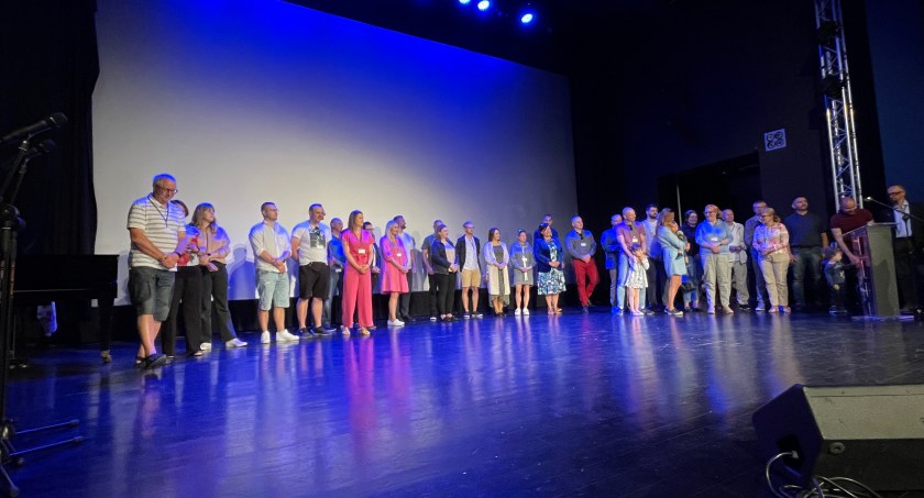 Zdjęcie: Dawcy i biorcy szpiku na scenie kina w Szczecinku