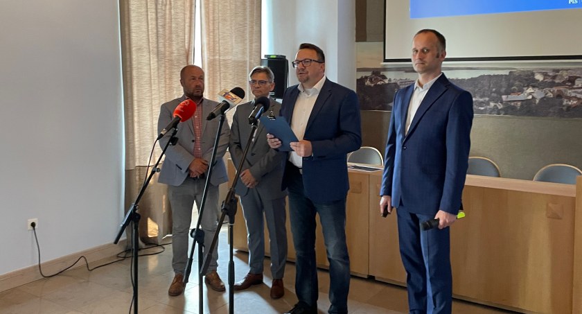 Zdjęcie: Konferencja PiS w Zamku w Szczecinku