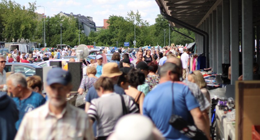 Zdjęcie: Na rynek ponownie przyszło wielu mieszkańców / P. Witczuk
