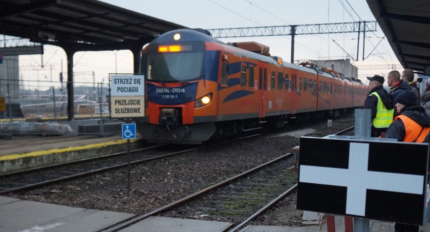 Kolej, Dodatkowe pociągi Pol’and’Rock Lista połączeń - zdjęcie, fotografia