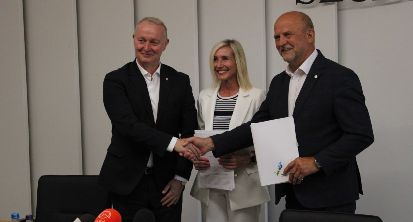 Zdjęcie: Olgierd Kustosz, Ewa Mikłasz i Krzysztof Lis