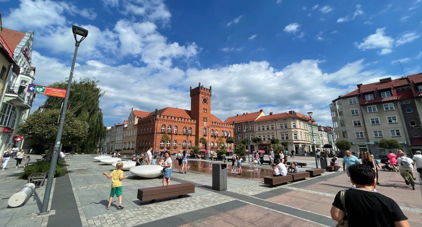 zdjęcie: upalny dzień na placu Wolności w Szczecinku