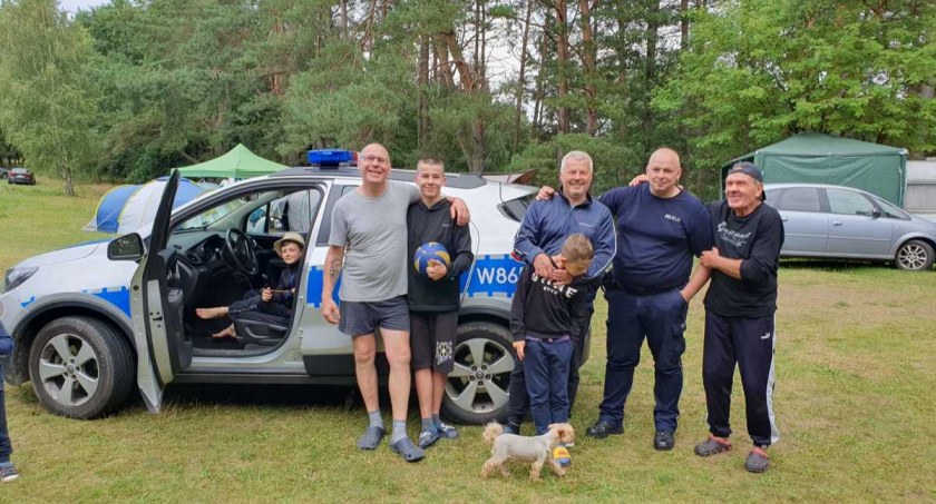 zdjęcie: Dzielnicowi z Komisariatu Policji w Bornem Sulinowie spotkali się z uczestnikami Klubu Abstynenta „Pierwszy Krok”