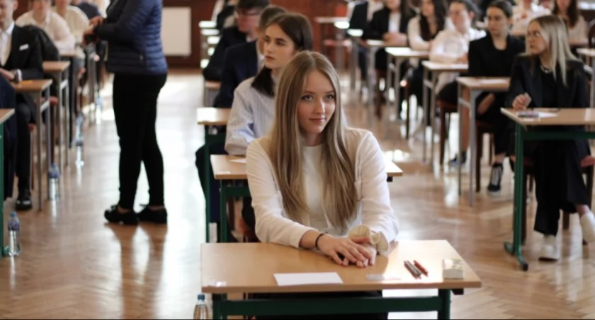 Powiat, Zarząd powiatu ocenia matury Jakie wnioski - zdjęcie, fotografia