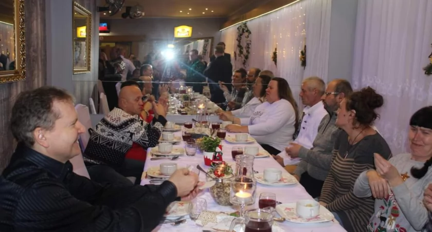 Imprezy, Wigilijne spotkanie Niesłyszący podzielili opłatkiem - zdjęcie, fotografia