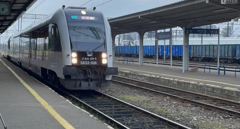 zdjęcie: Pociąg Polregio na dworcu w Szczecinku / Temat