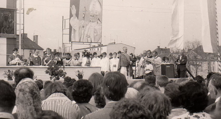 Historia, ludzi było więcej pochodzie - zdjęcie, fotografia