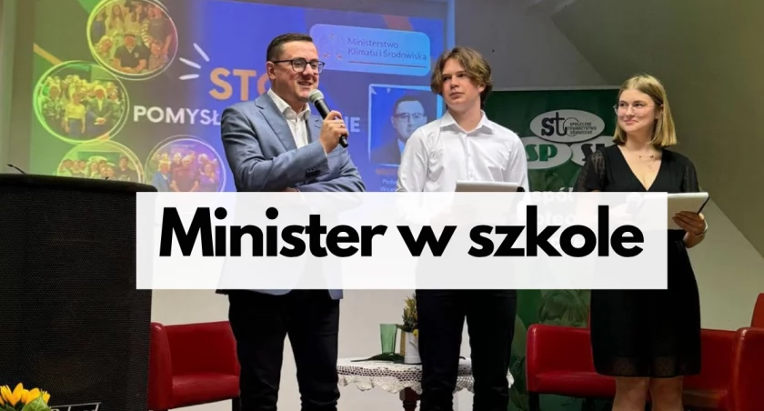 zdjęcie wiceminister klimatu i środowiska, Miłosz Motyka podczas spotkania z uczniami STO w Szczecinku