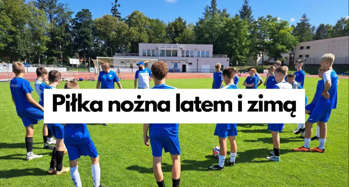 piłka nożna, Pierwsze Szczecinku boisko sztuczną trawą trenują! - zdjęcie, fotografia