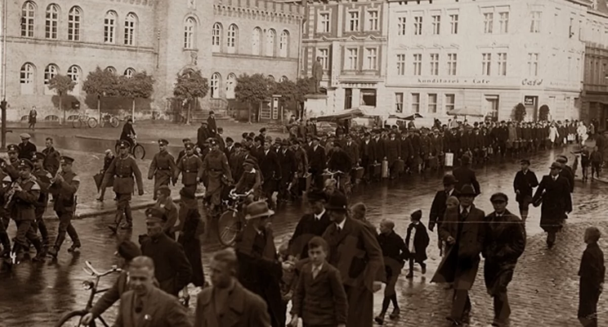 Historia, marsz - zdjęcie, fotografia