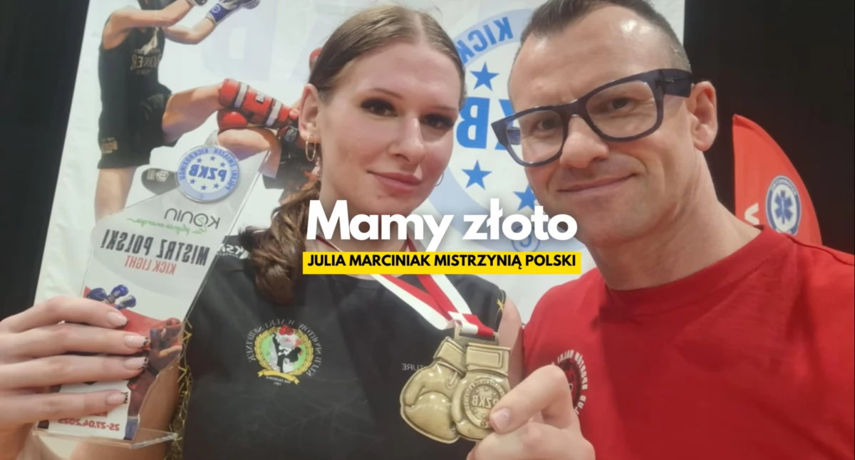 kickboxing, podium Konina przywożą medale - zdjęcie, fotografia