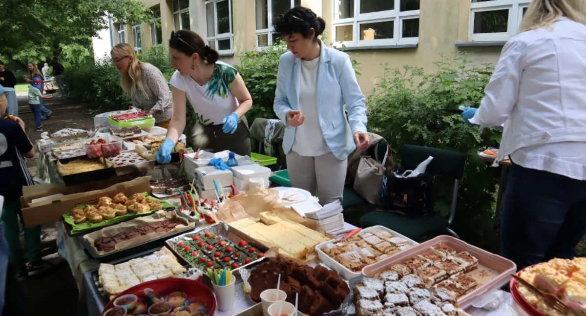 Imprezy, Rodzinny piknik „Piątce” Były alpaki kiełbaski grilla - zdjęcie, fotografia