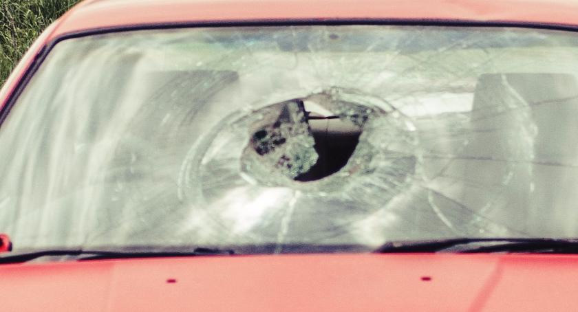 Borne: Specjalnie potłukł szybę w volkswagenie.