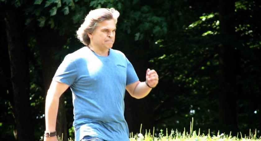 Szczecinecki aktor Jarosław Boberek, miłościwy król Julian, obchodzi dziś urodziny!