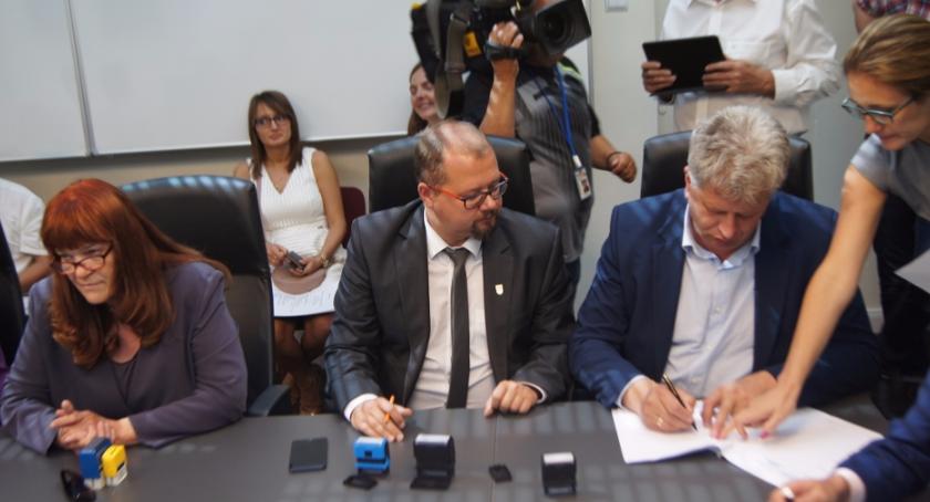 Umowy na realizację projektu