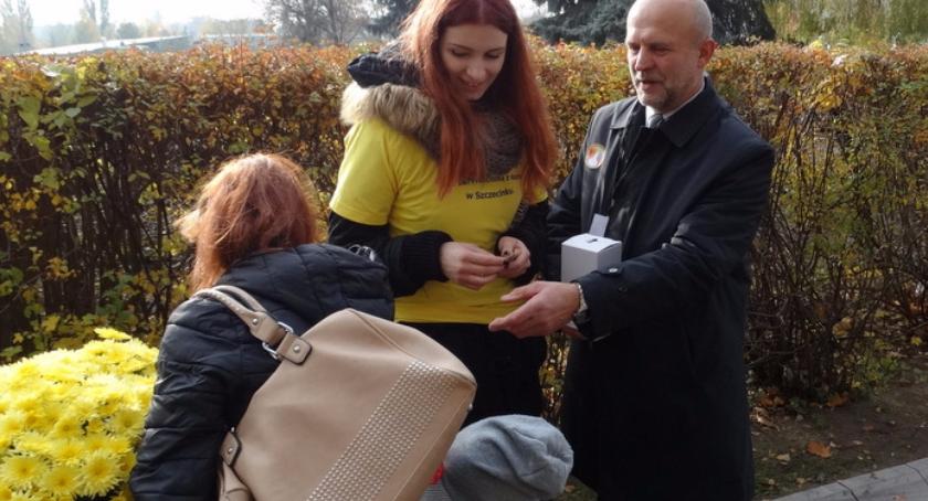 Kwestować na cmentarzu w Szczecinku może także młodzież. Wystarczy się zapisać