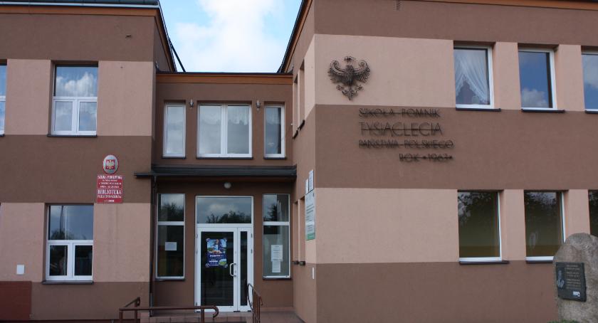 Do gminnych szkół wracają gabinety lekarskie