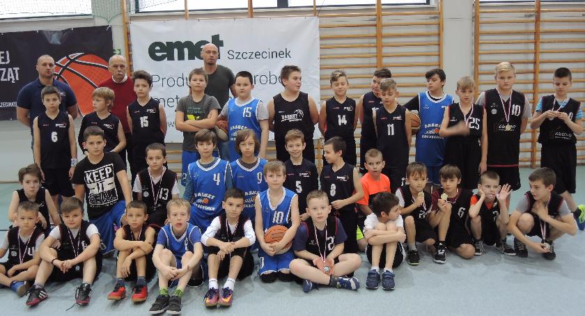 Srebrny medal zawodników Emet Basket