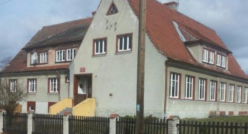 Duży kłopot ze szkołą w Sporem. Gmina kontra kurator, w tle ministerstwo