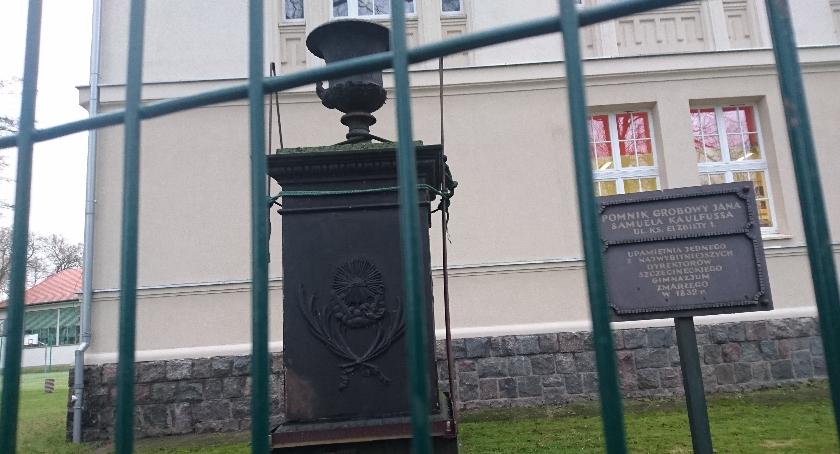 pomnik J. Kaulfussa przy I LO w Szczecinku