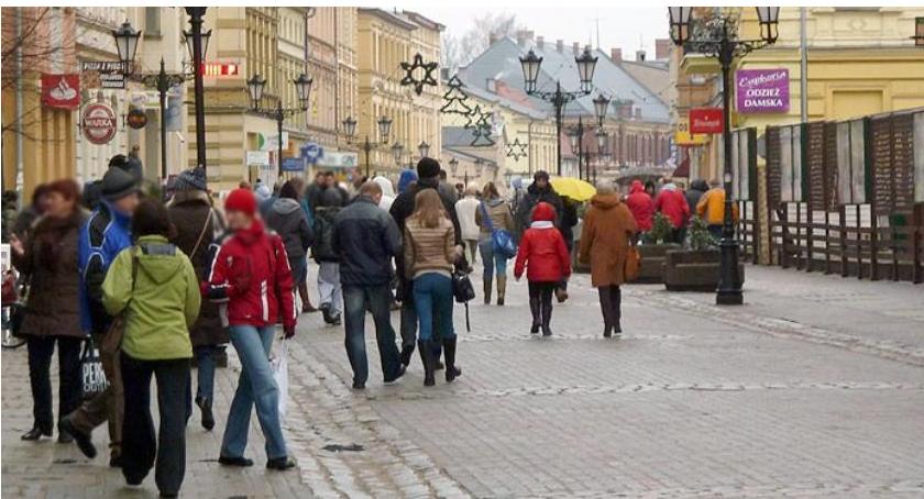 Ile osób w Szczecinku nadal poszukuje pracy? 